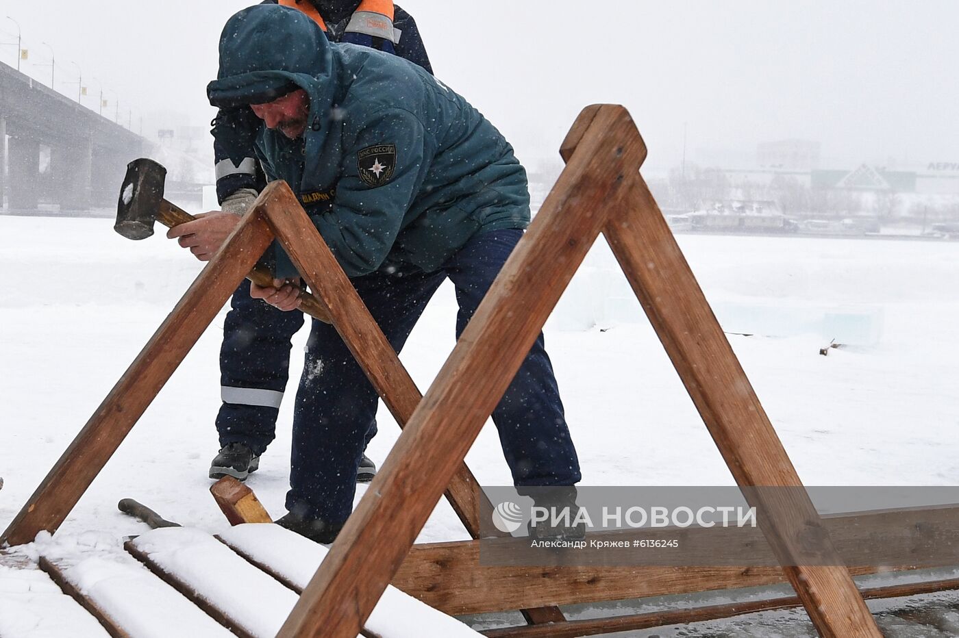 Подготовка крещенских купелей в Новосибирске