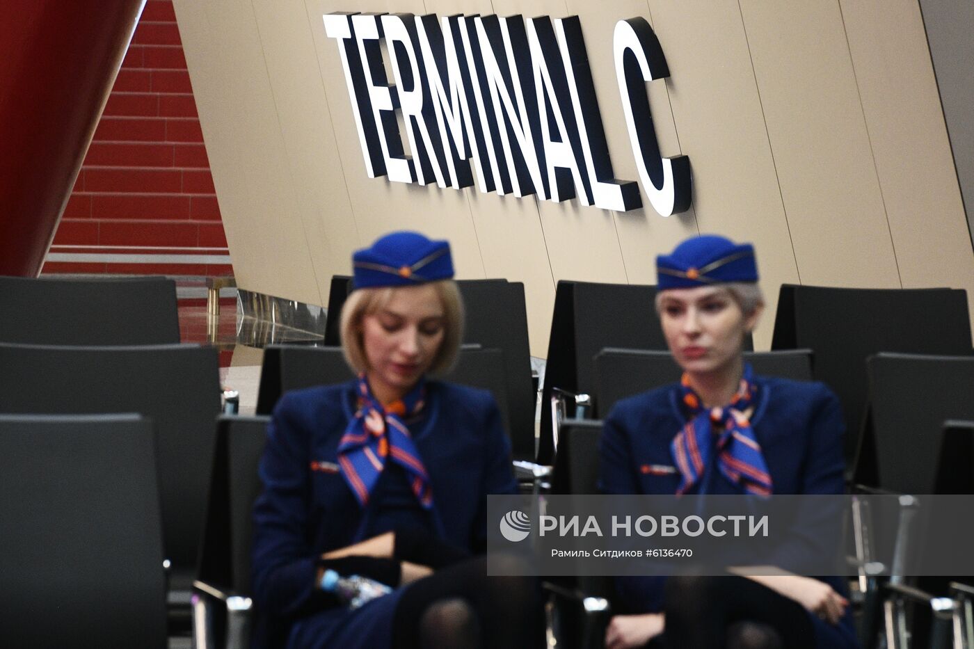 работа в шереметьево официально. работа в шереметьево официально. сотрудники аэропорта шереметьево. авиакомпания россия бортпроводники. сотрудники международного аэропорта шереметьево.