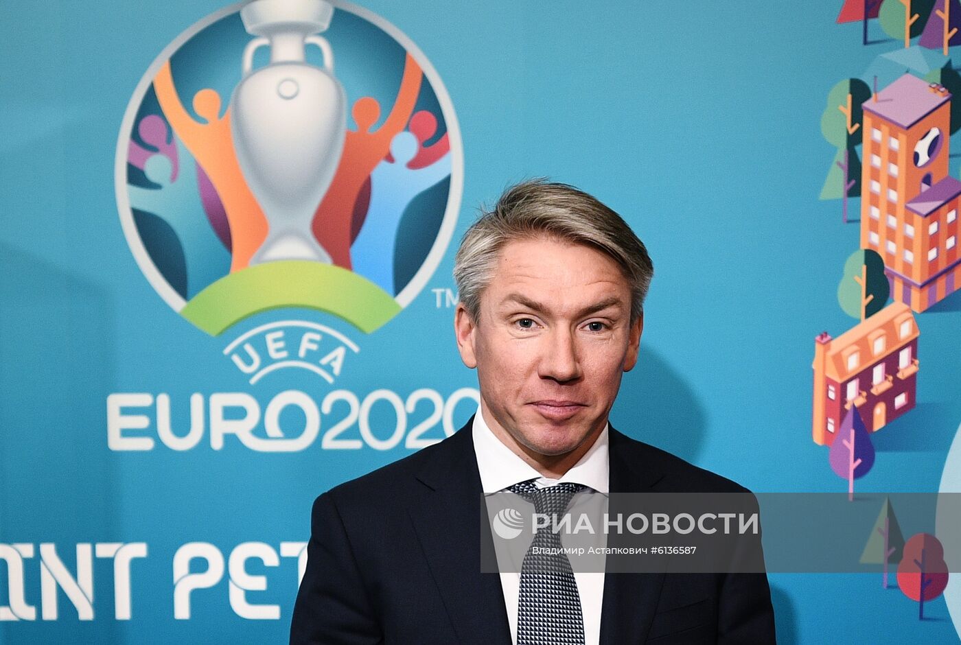 Кубок ЧЕ-2020 выставлен в здании МИД РФ