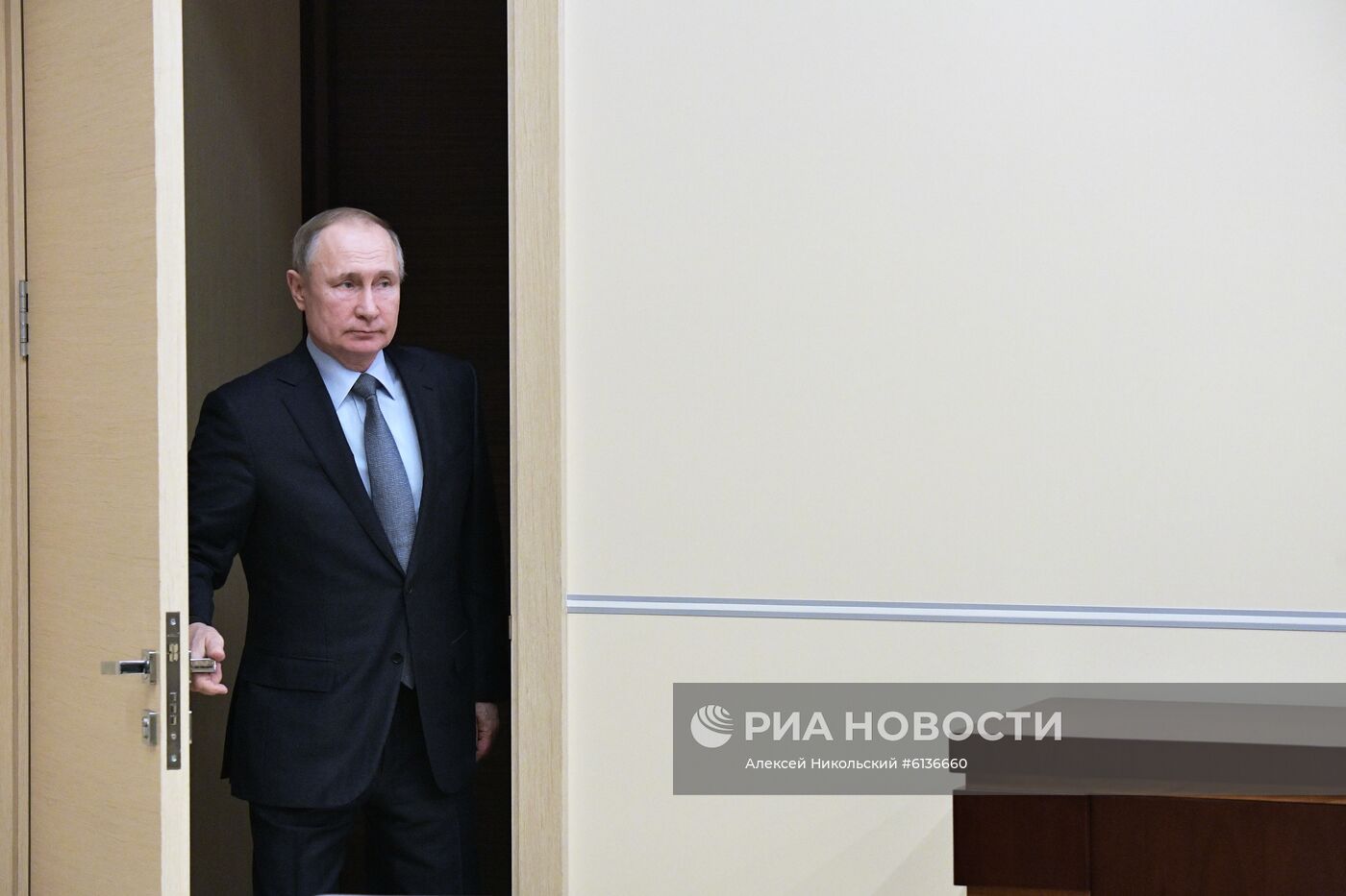 Президент РФ В. Путин провел встречу с главой РФПИ К. Дмитриевым