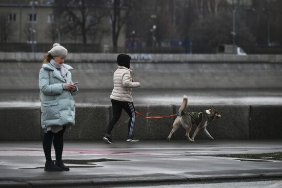 Теплая погода в Москве