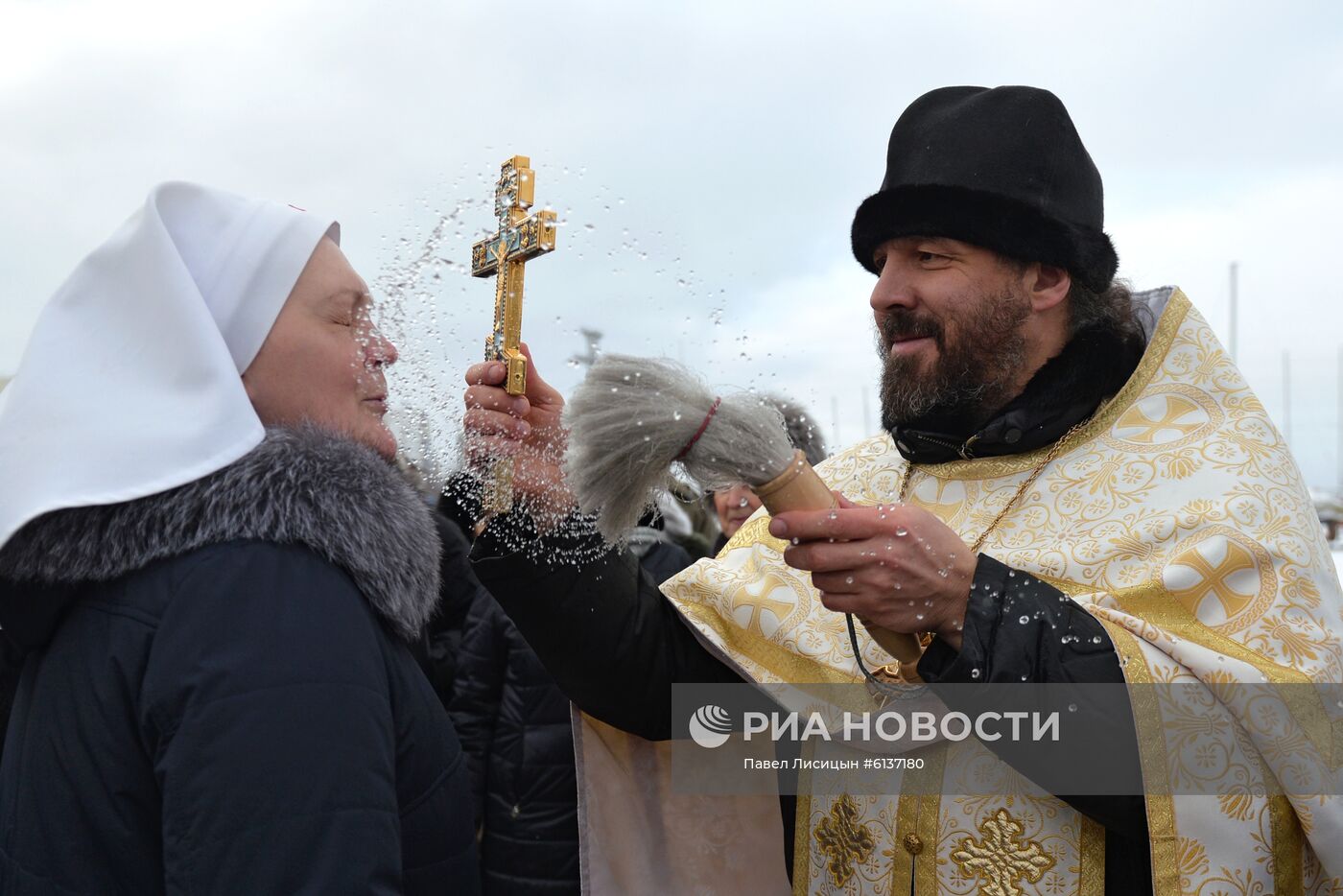 Празднование Крещения в регионах России