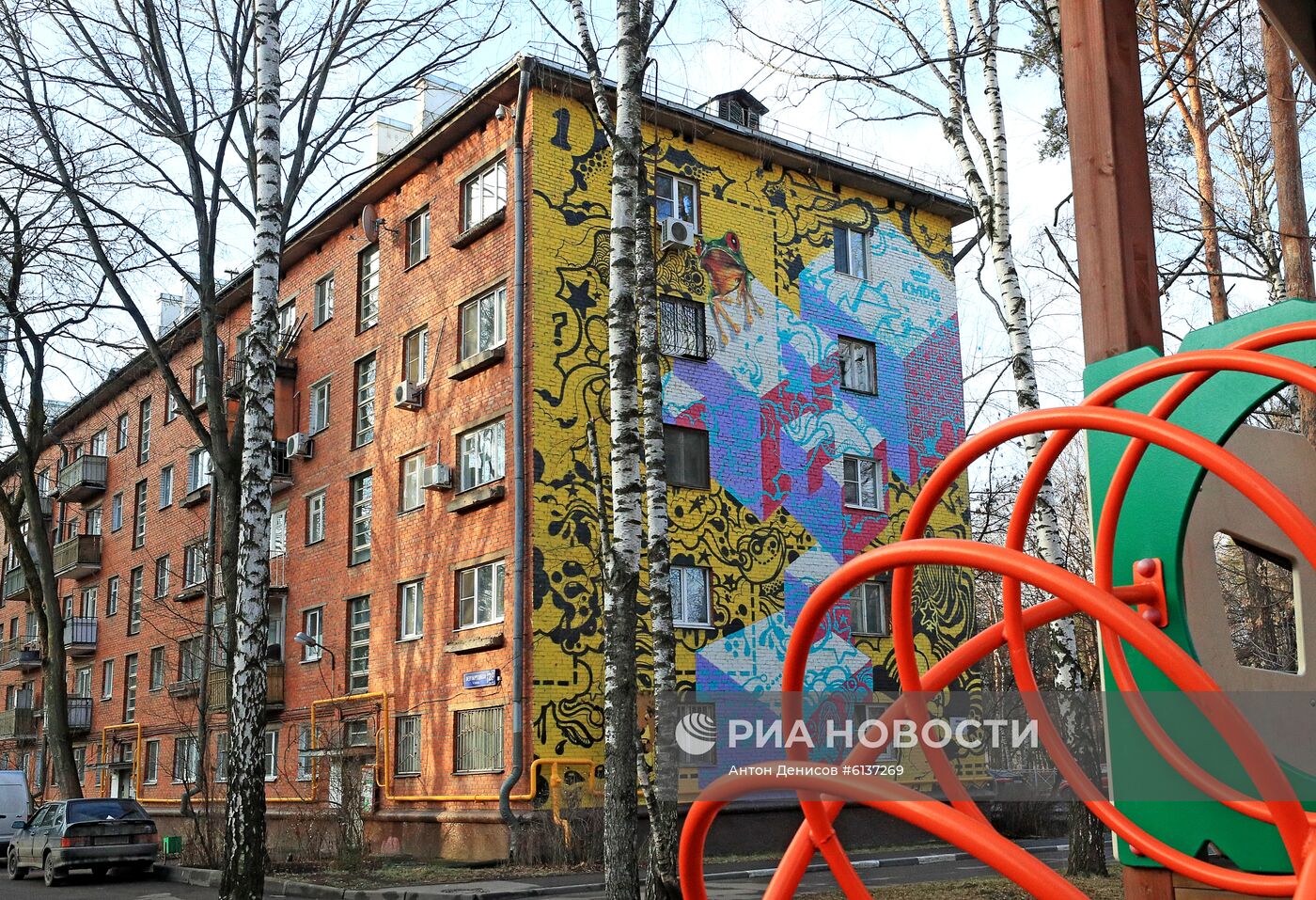 Граффити на домах в Москве