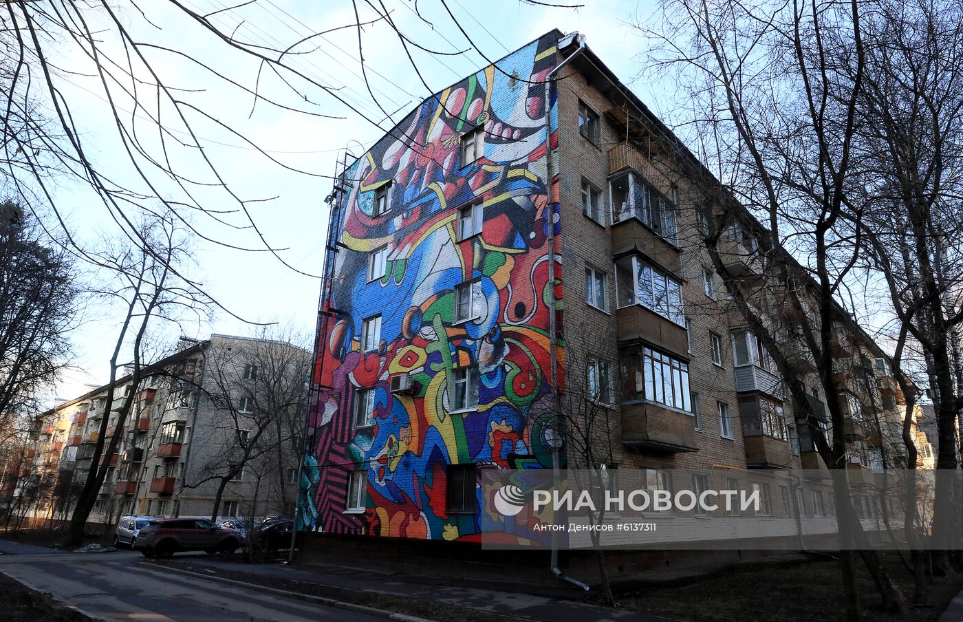 Граффити на домах в Москве