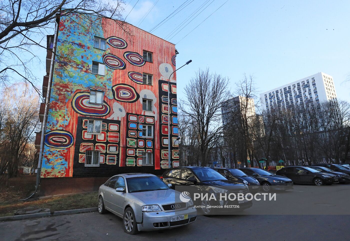 Граффити на домах в Москве