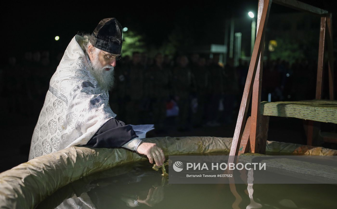 Празднование Крещения в регионах России