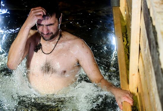 Крещенские купания в Москве