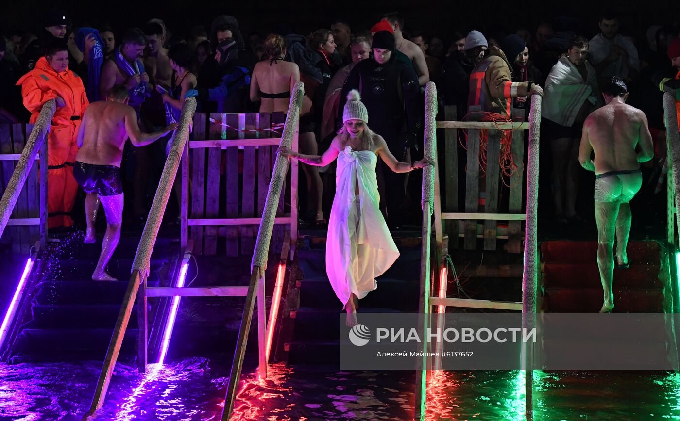 Крещенские купания в Москве