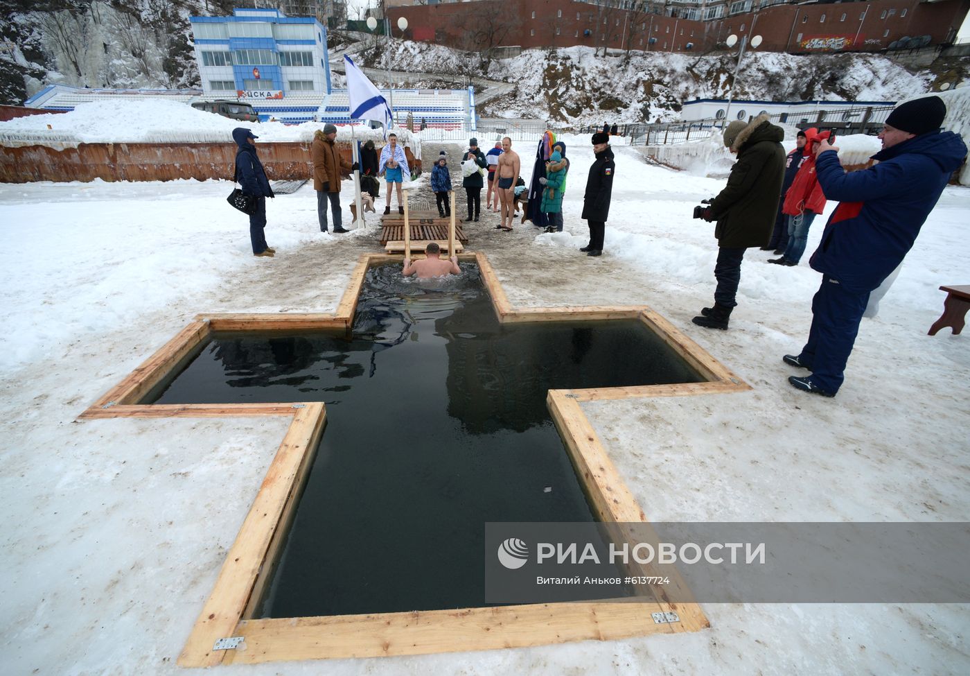 Празднование Крещения в регионах России