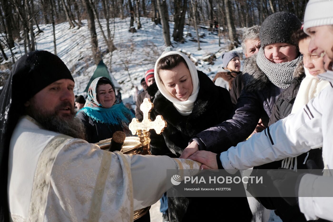 Празднование Крещения в регионах России