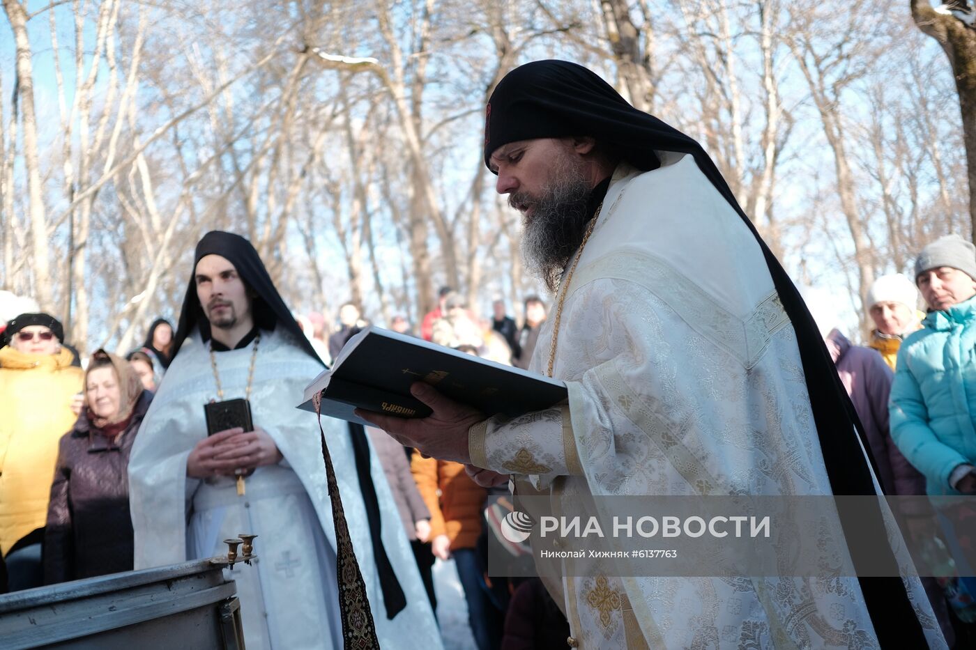 Празднование Крещения в регионах России