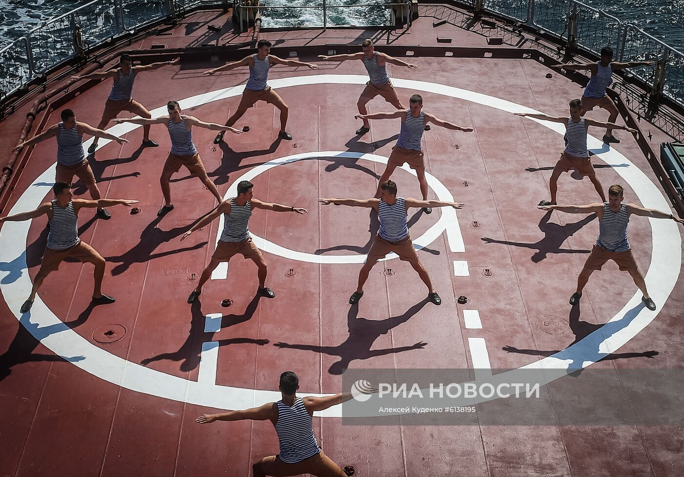 Экспедиция на океанографическом исследовательском судне "Адмирал Владимирский"