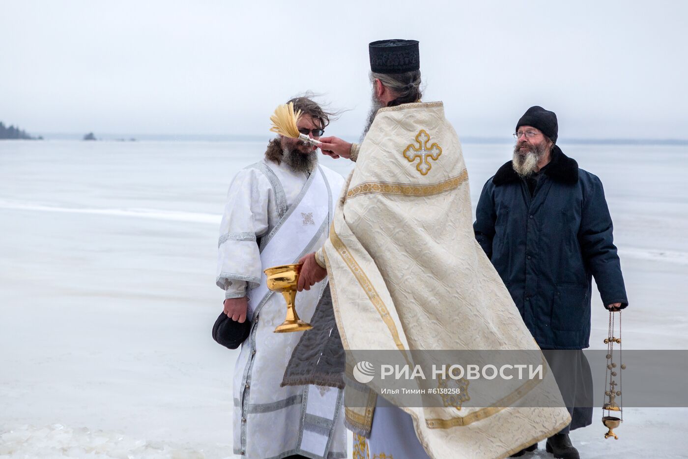 Празднование Крещения в регионах России