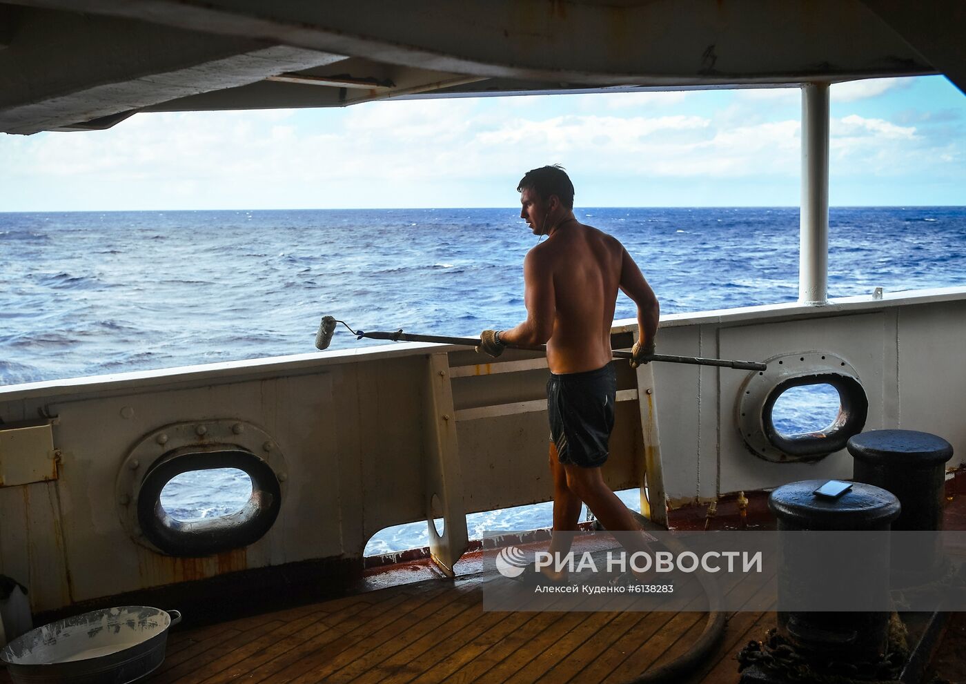 Экспедиция на океанографическом исследовательском судне "Адмирал Владимирский"