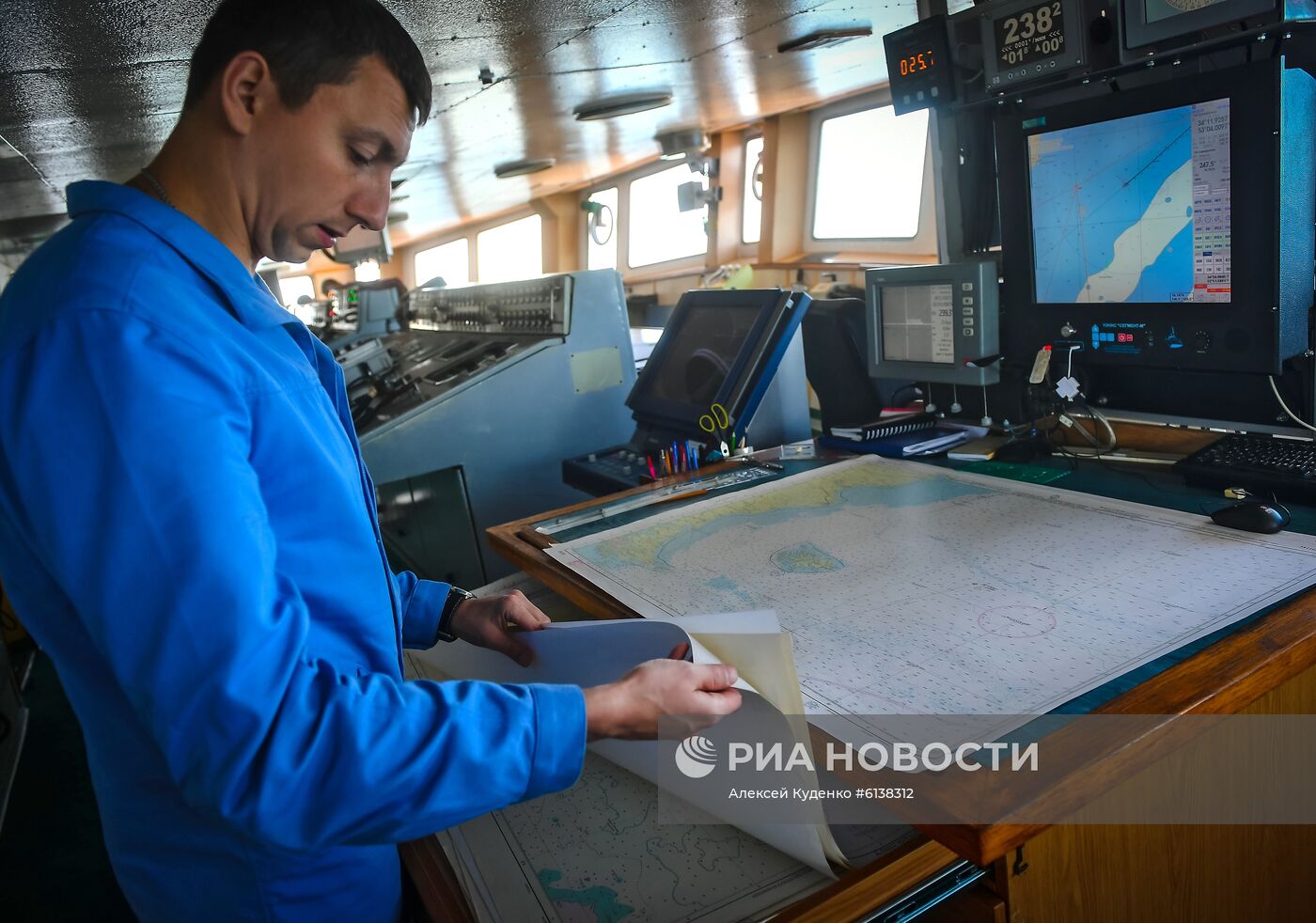 Экспедиция на океанографическом исследовательском судне "Адмирал Владимирский"