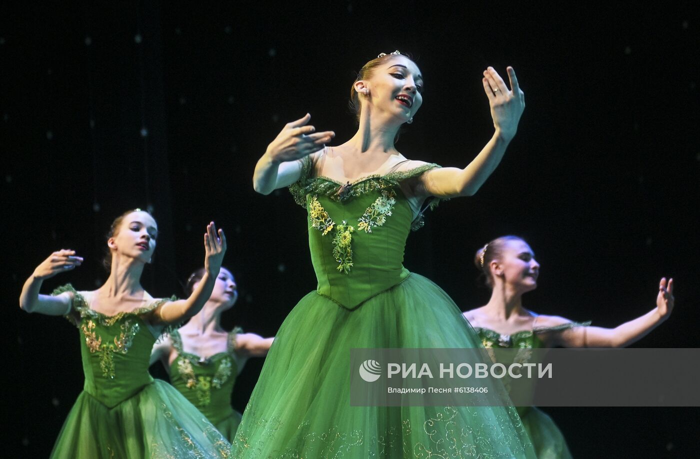 Конкурс "Весна священная" в театре "Русская песня" 