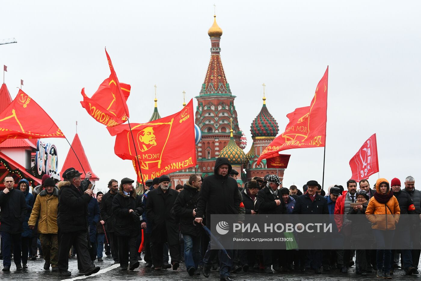 Возложение цветов к Мавзолею В. И. Ленина