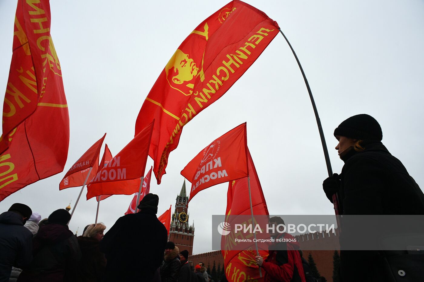 Возложение цветов к Мавзолею В. И. Ленина