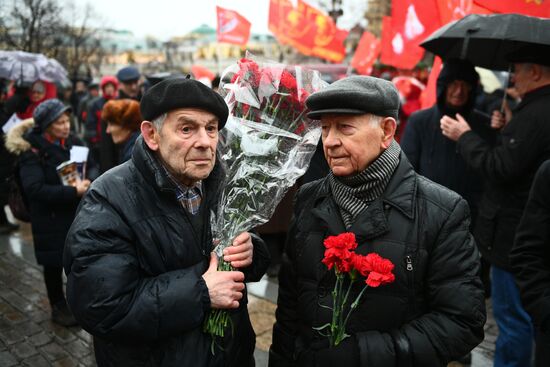 Возложение цветов к Мавзолею В. И. Ленина