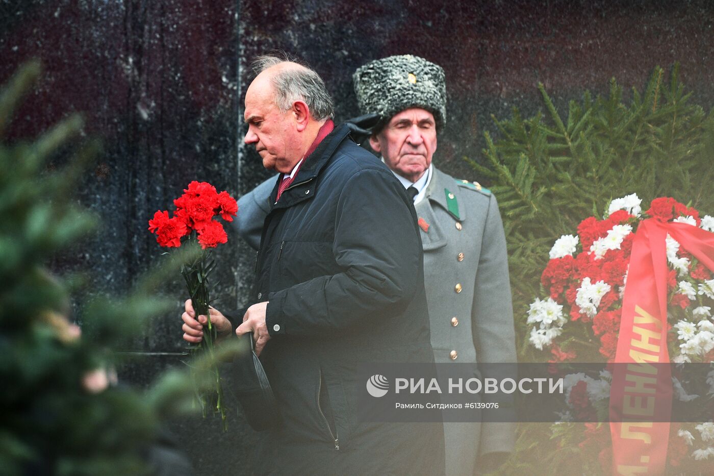 Возложение цветов к Мавзолею В. И. Ленина