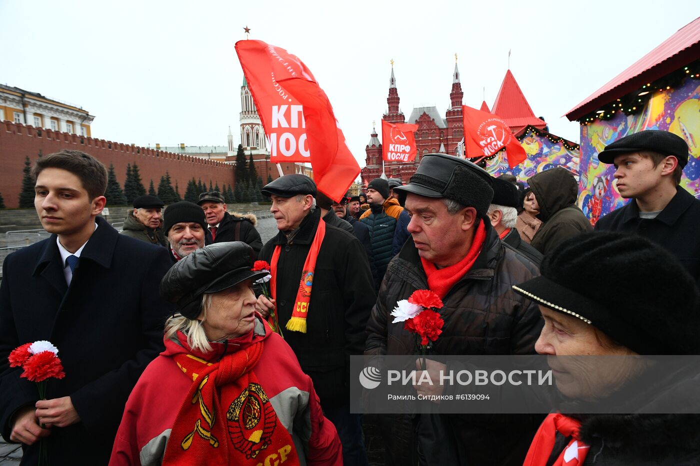 Возложение цветов к Мавзолею В. И. Ленина