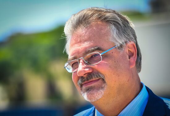 Исследовательское судно "Адмирал Владимирский" в порту Монтевидео