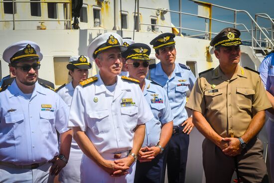 Исследовательское судно "Адмирал Владимирский" в порту Монтевидео