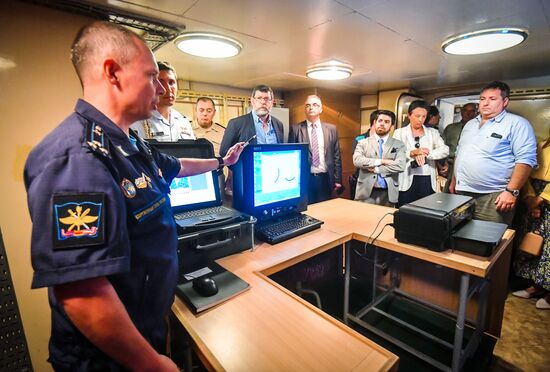 Исследовательское судно "Адмирал Владимирский" в порту Монтевидео