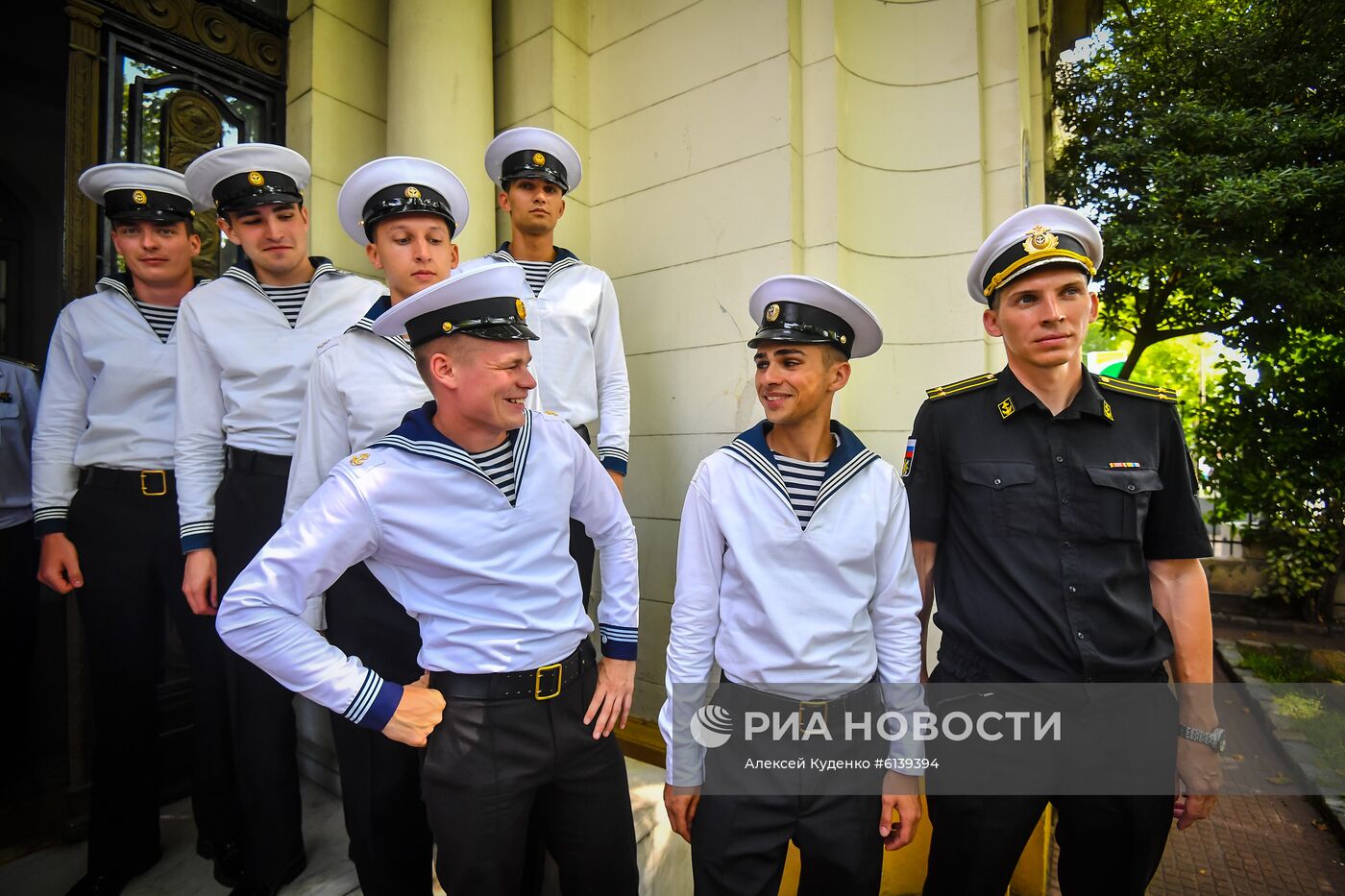 Исследовательское судно "Адмирал Владимирский" в порту Монтевидео
