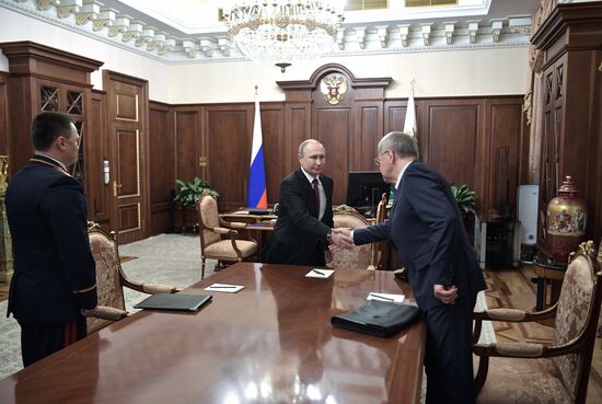 Президент РФ В. Путин встретился с генпрокурором Ю Чайкой и замглавой СК И. Красновым