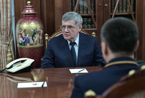 Президент РФ В. Путин встретился с экс-генпрокурором Ю. Чайкой и замглавой СК И. Красновым