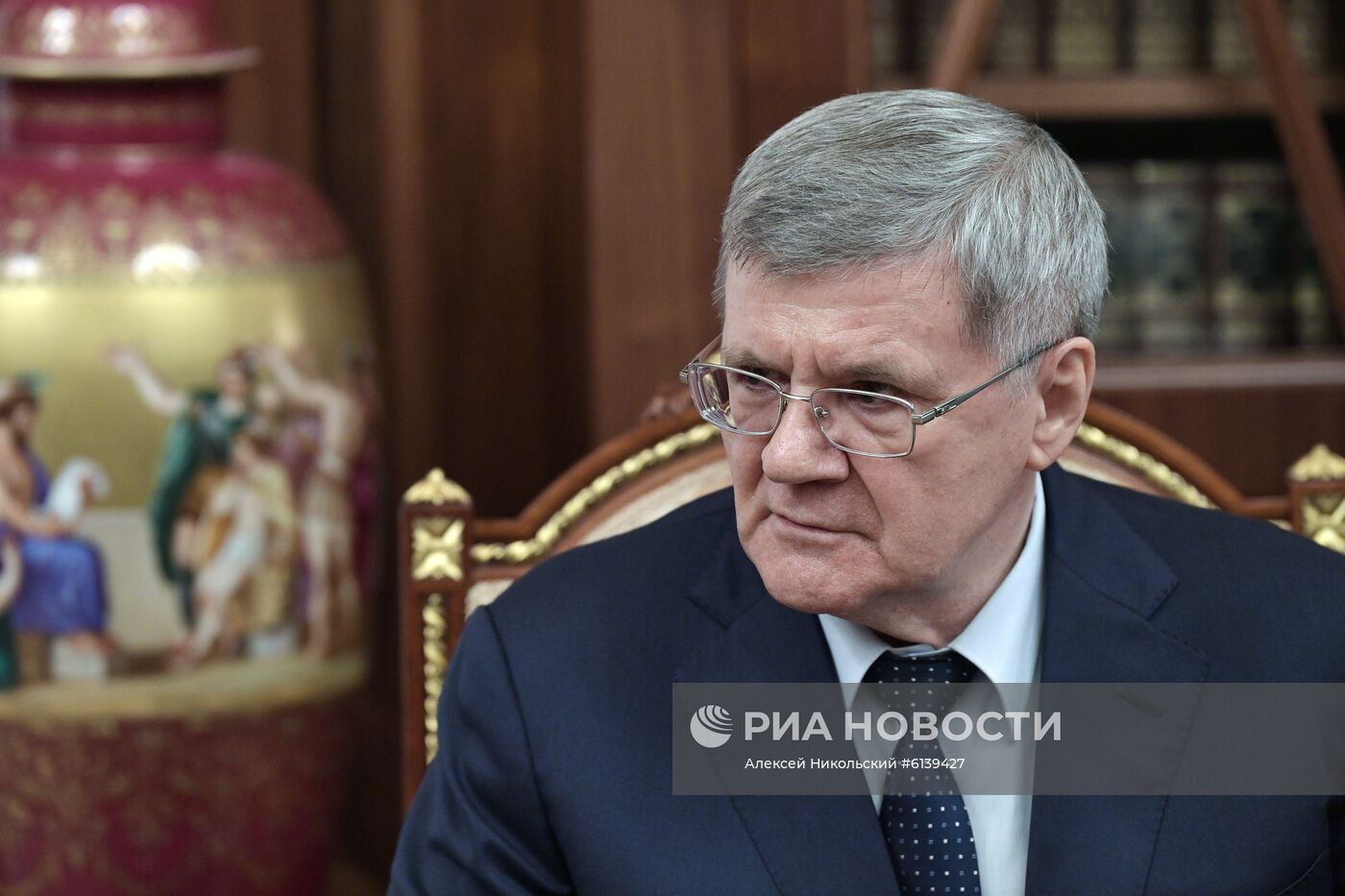 Президент РФ В. Путин встретился с экс-генпрокурором Ю. Чайкой и замглавой СК И. Красновым