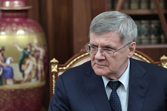 Президент РФ В. Путин встретился с экс-генпрокурором Ю. Чайкой и замглавой СК И. Красновым