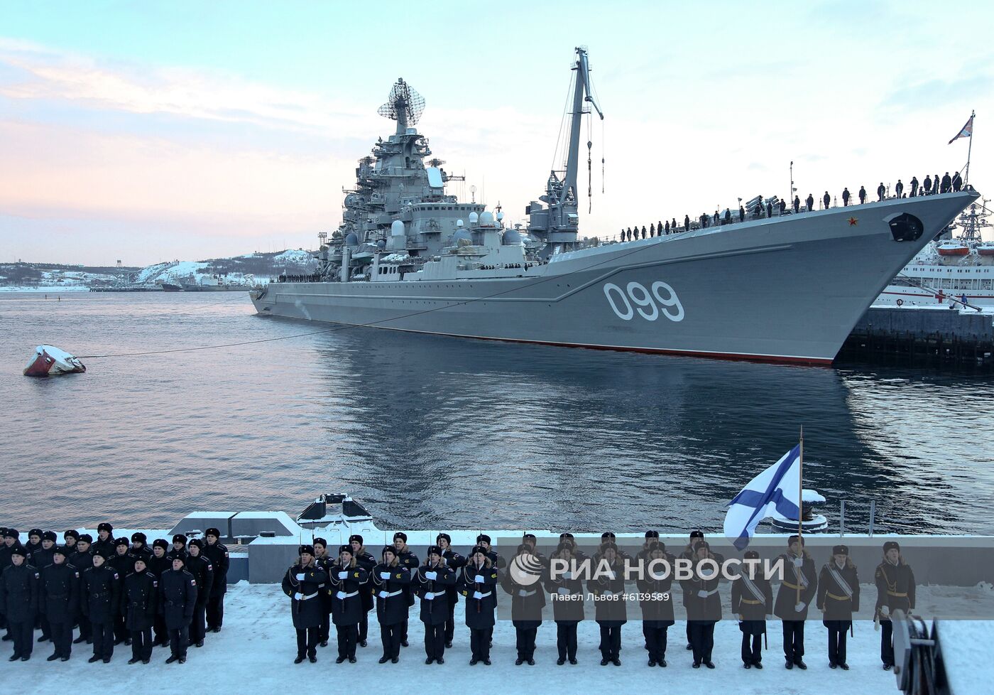 Подъем флага на танкере "Академик Пашин" 
