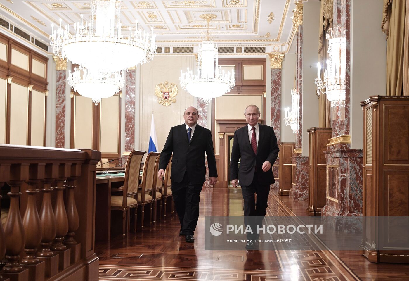 Президент РФ В. Путин провел встречу с новым правительством РФ