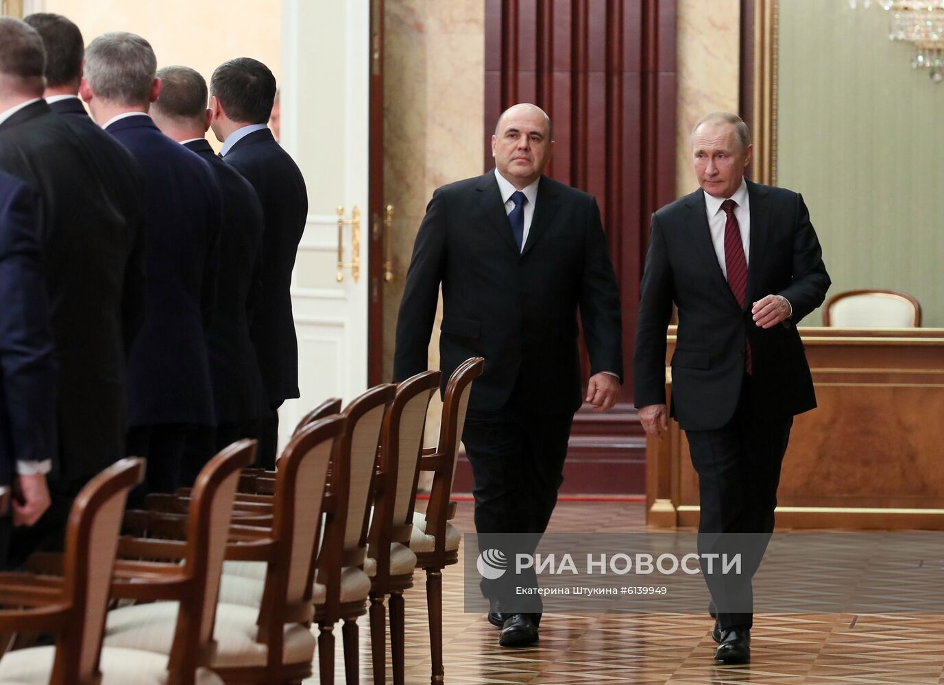Президент РФ В. Путин провел встречу с новым правительством РФ