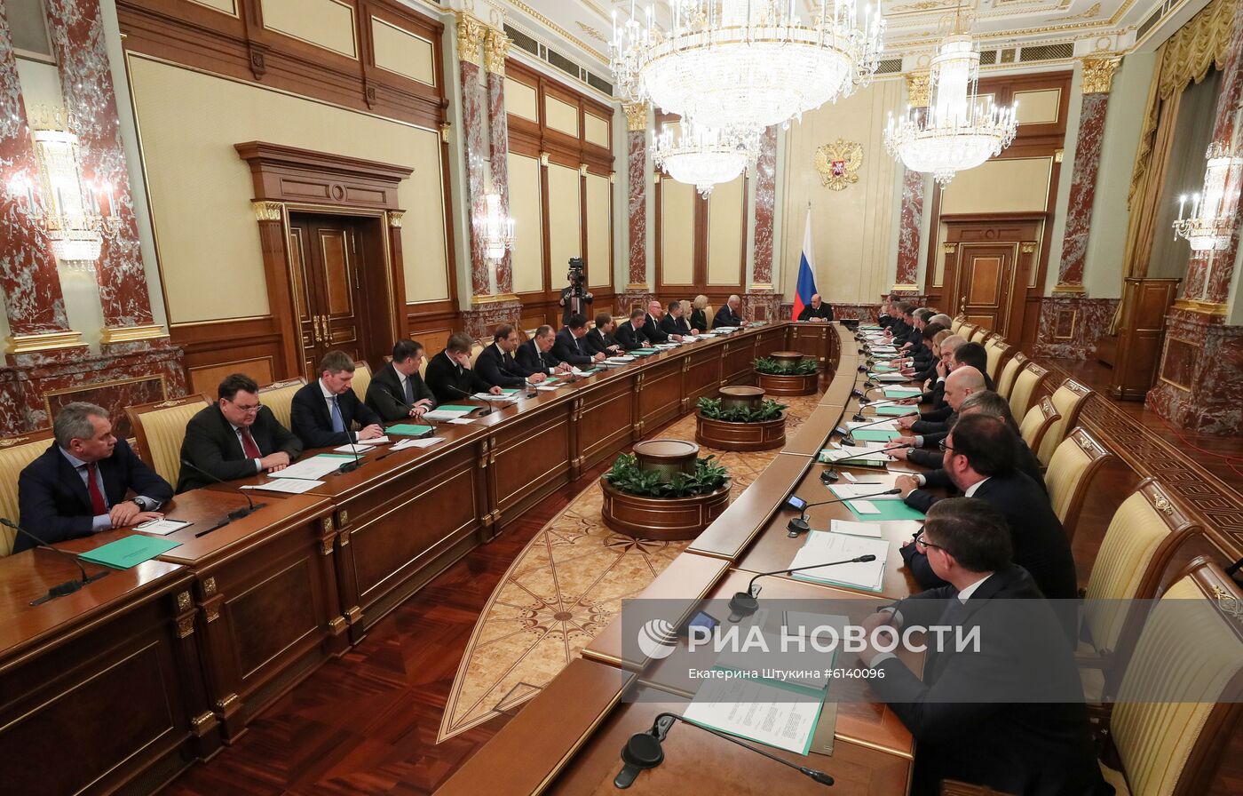 Премьер-министр М. Мишустин провел заседание правительства РФ