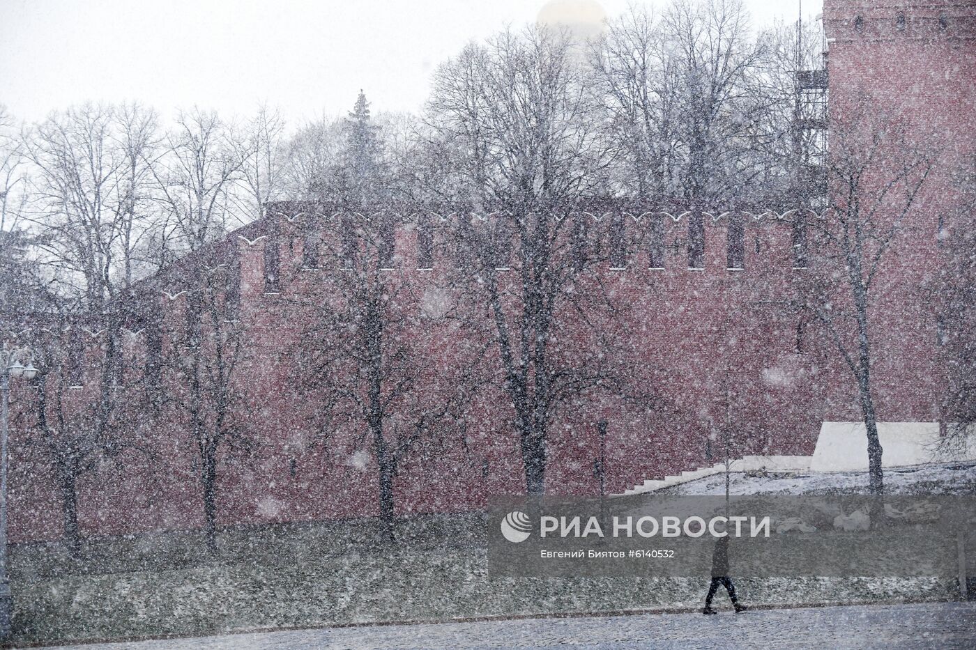 Снег в Москве