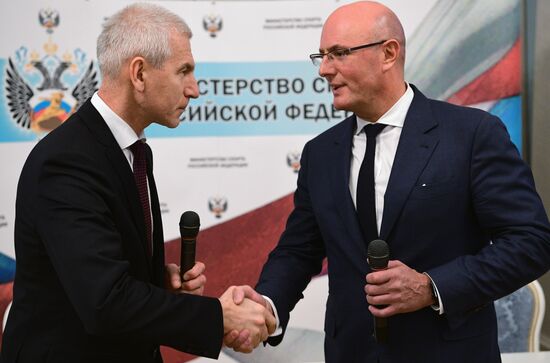 Министр спорта РФ О. Матыцин представлен коллективу 