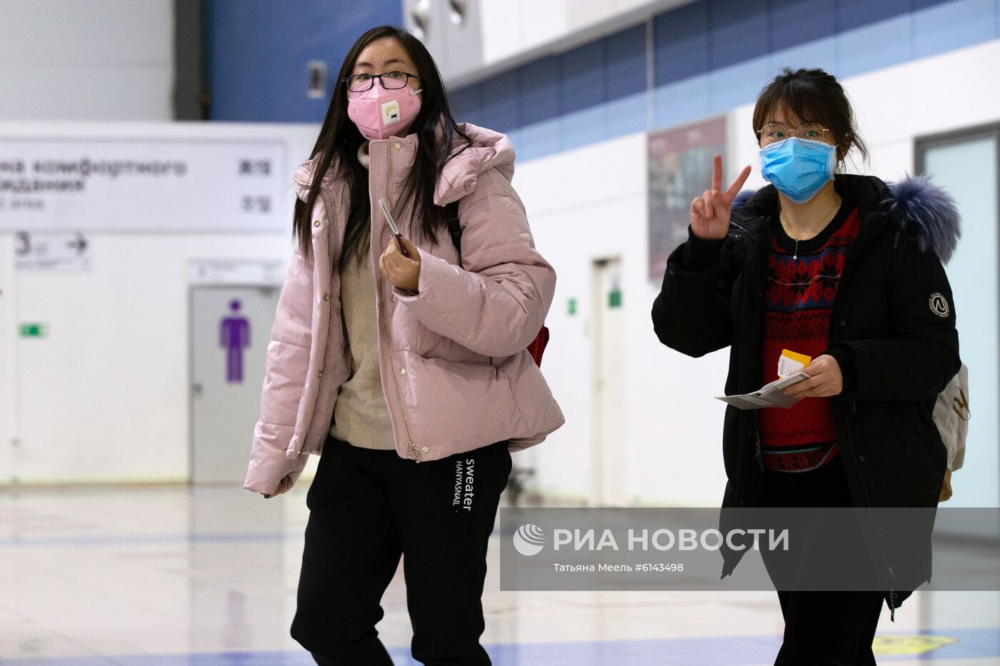 Пассажиры в зоне международных прилетов аэропорта Владивостока