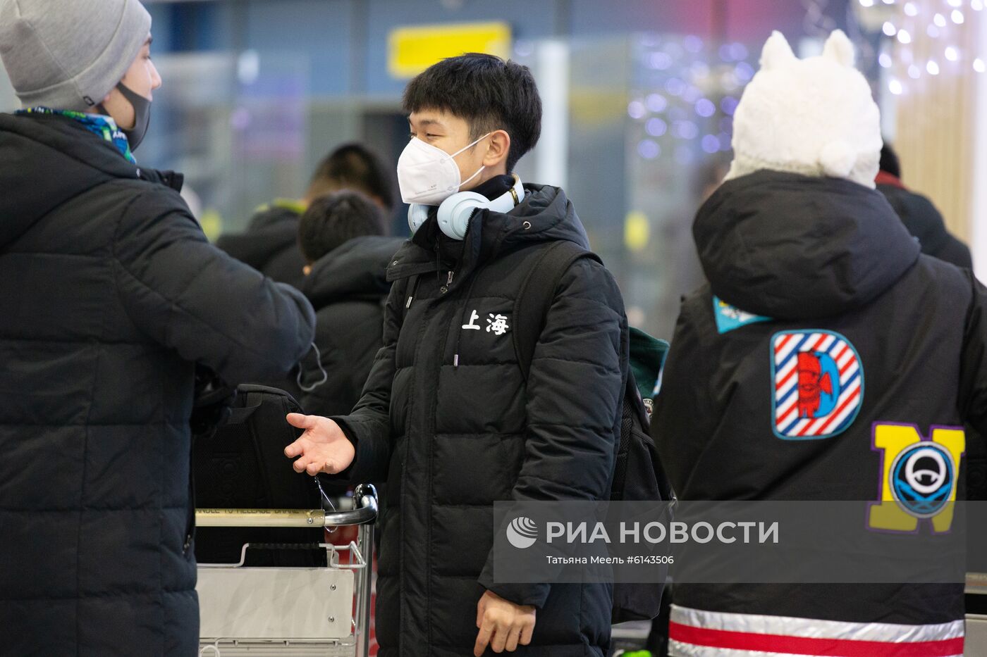 Пассажиры в зоне международных прилетов аэропорта Владивостока