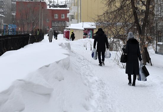 В Новосибирске ввели режим ЧС из-за снега