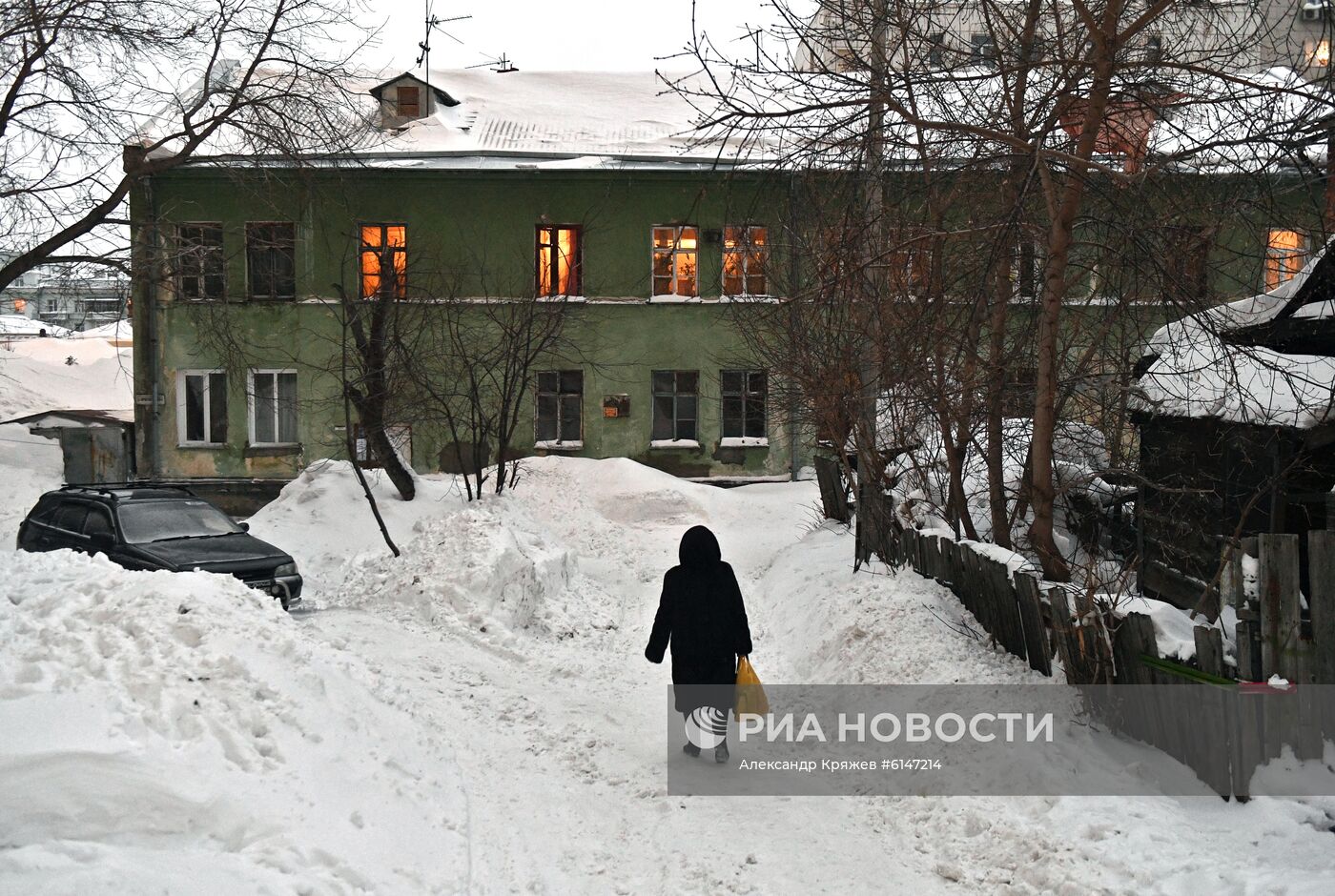 В Новосибирске ввели режим ЧС из-за снега