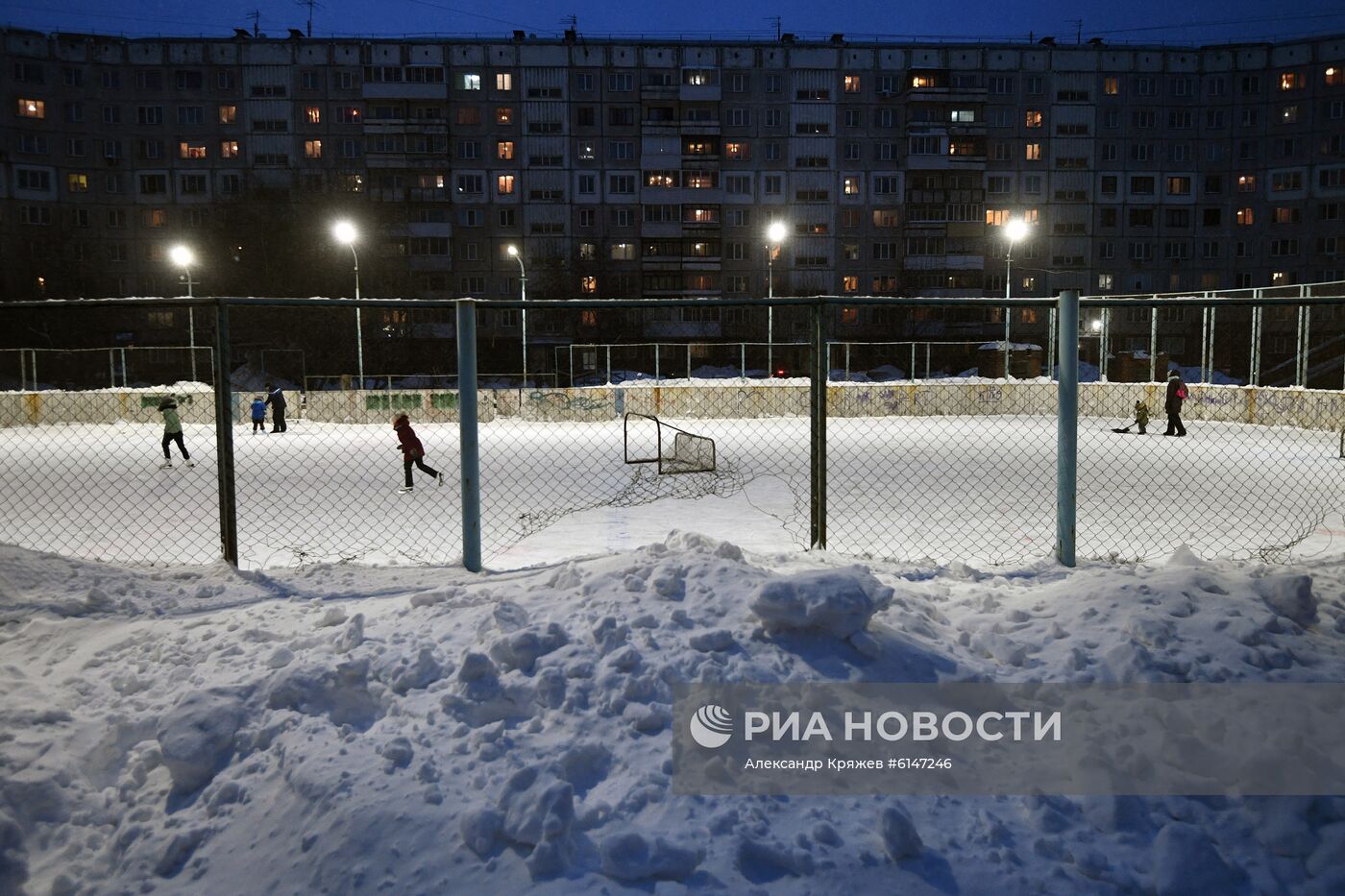 В Новосибирске ввели режим ЧС из-за снега