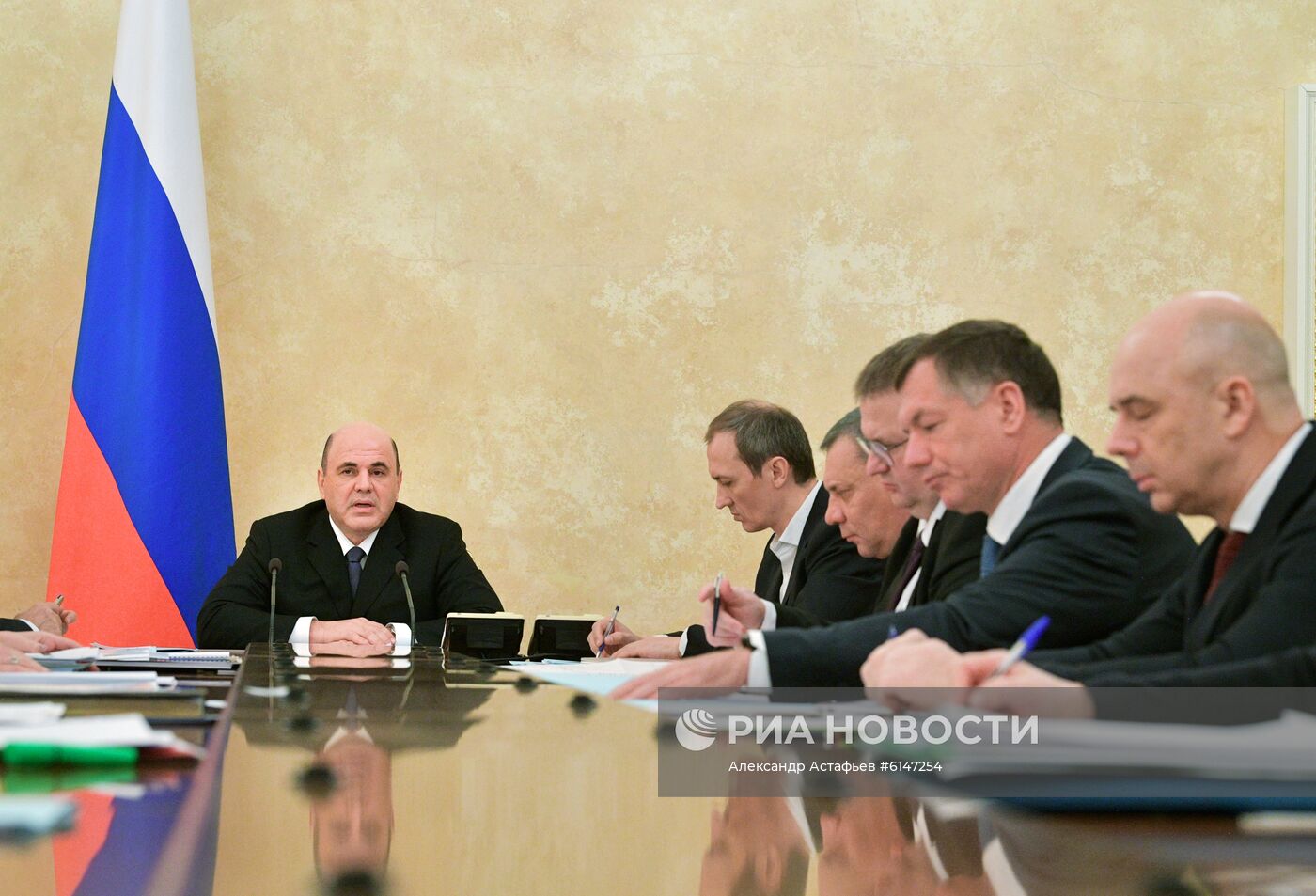 Премьер-министр РФ М. Мишустин провел совещание с вице-премьерами РФ