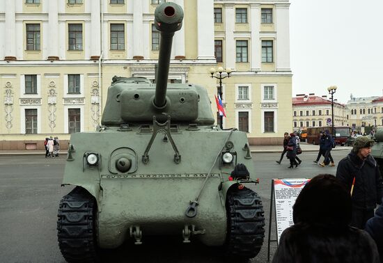 Выставка исторической и военной техники в Санкт-Петербурге