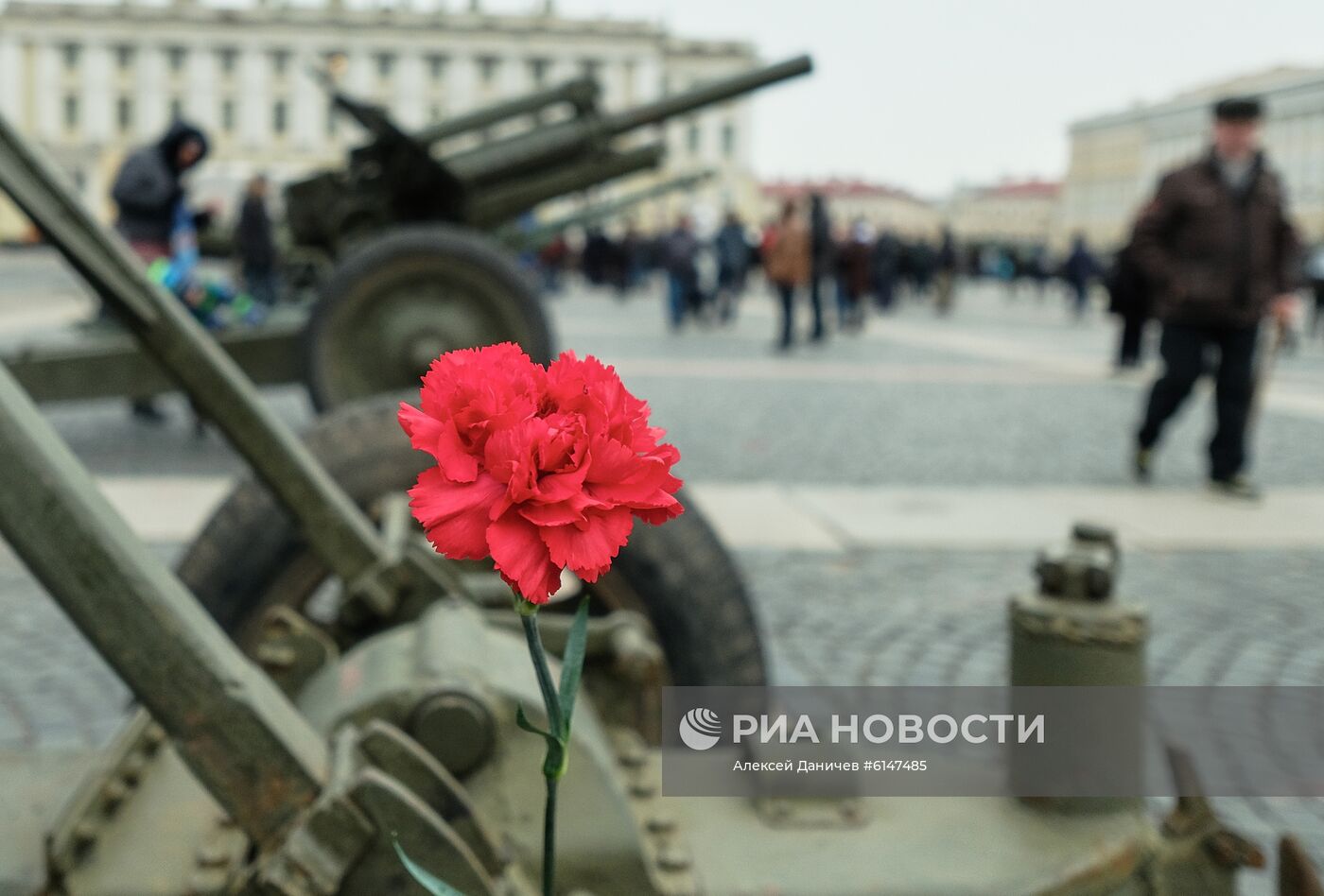 Выставка исторической и военной техники в Санкт-Петербурге