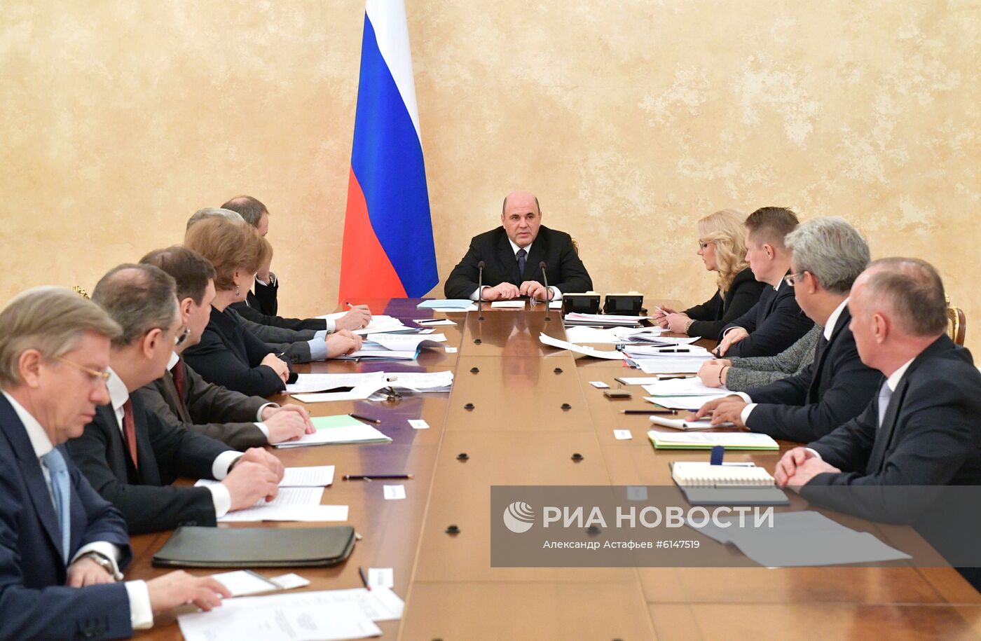 Премьер-министр РФ М. Мишустин провел совещание по вопросу коронавирусной инфекции