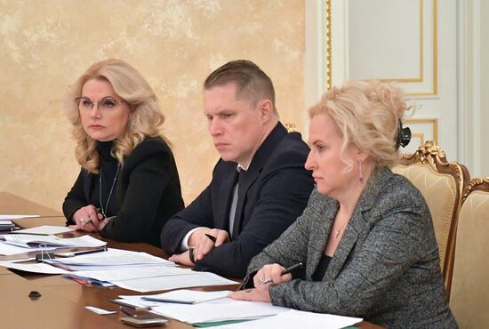 Премьер-министр РФ М. Мишустин провел совещание по вопросу коронавирусной инфекции