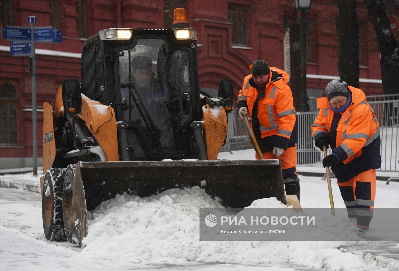 Уборка снега в Москве 